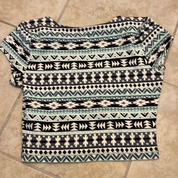 Charlotte Russe Aztec Print Crop Top Size Small - Picture 4 of 4